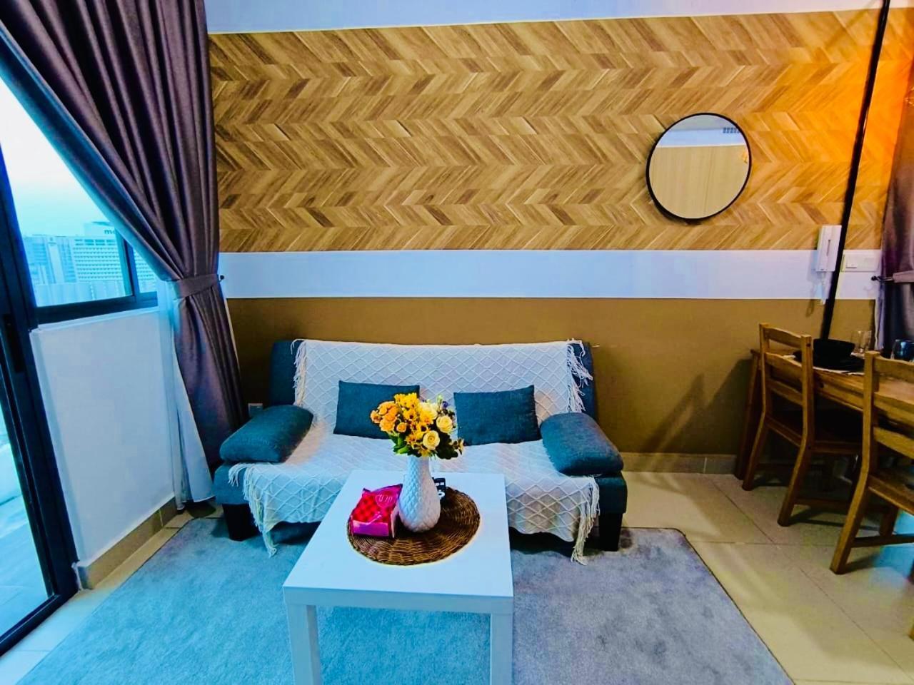 The Luxe Suites Klcc By Cozy Stay Kuala Lumpur Exterior photo