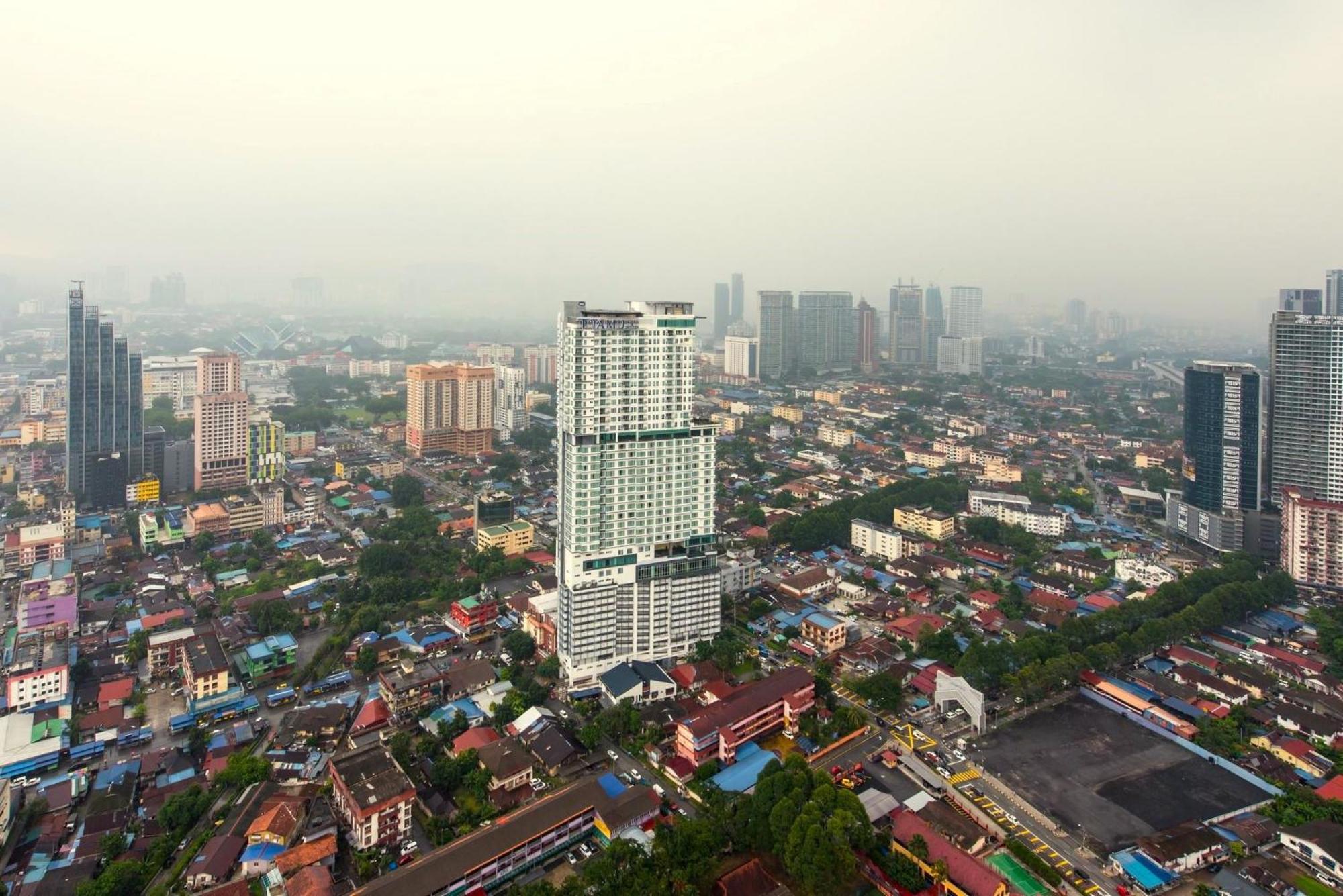 The Luxe Suites Klcc By Cozy Stay Kuala Lumpur Exterior photo
