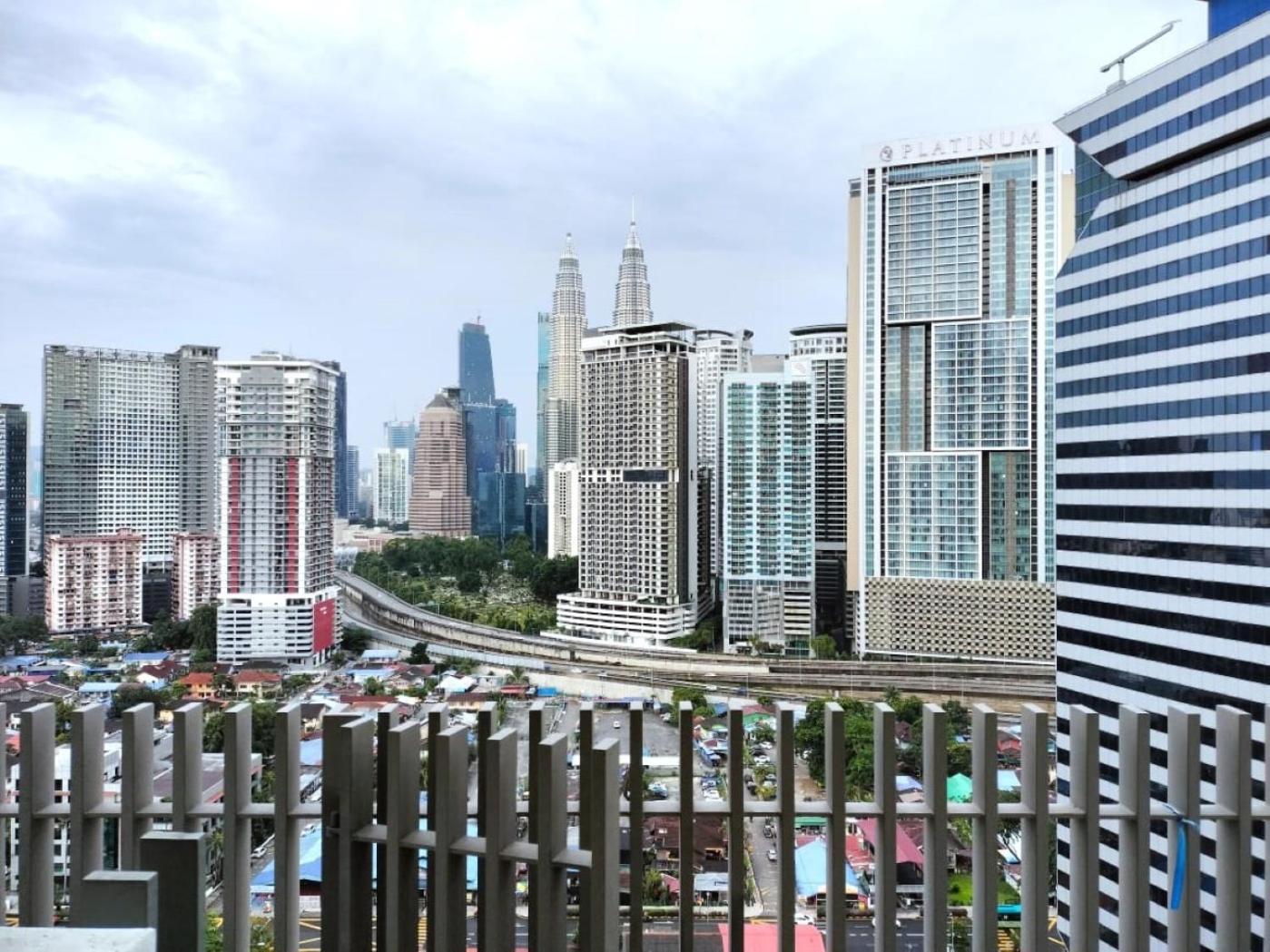 The Luxe Suites Klcc By Cozy Stay Kuala Lumpur Exterior photo