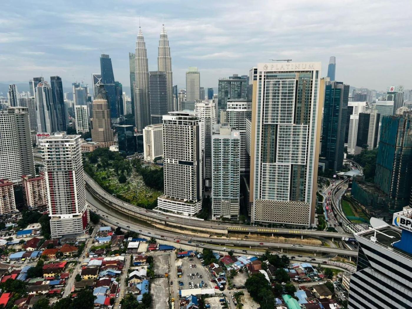 The Luxe Suites Klcc By Cozy Stay Kuala Lumpur Exterior photo